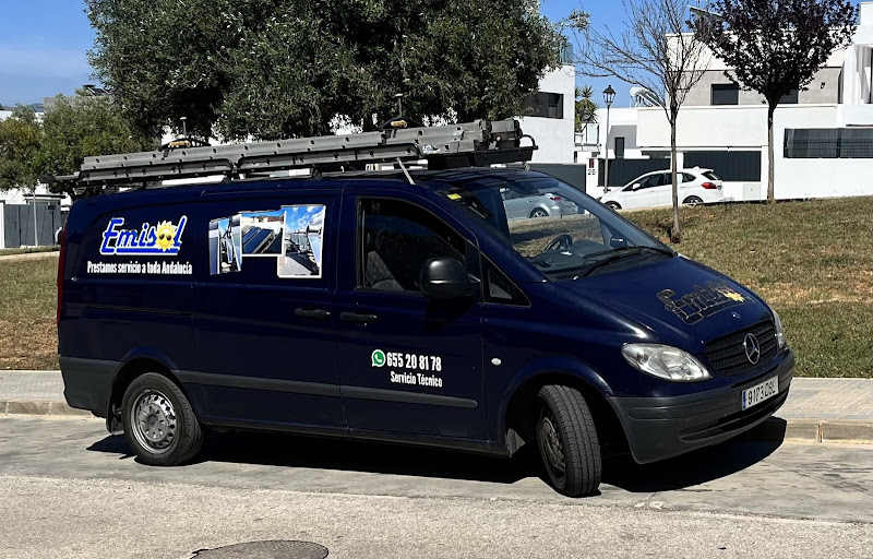 Emisol | Mantenimiento y Reparación de Placas Solares - instalador
