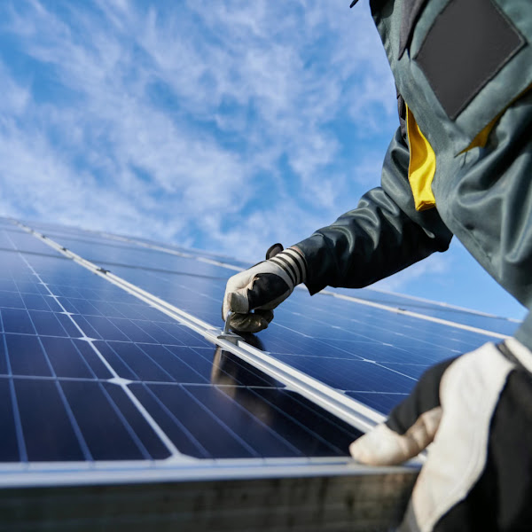Energía Aeterna, Energías Renovables, Instalaciones & Mantenimientos Eléctricos - instalador