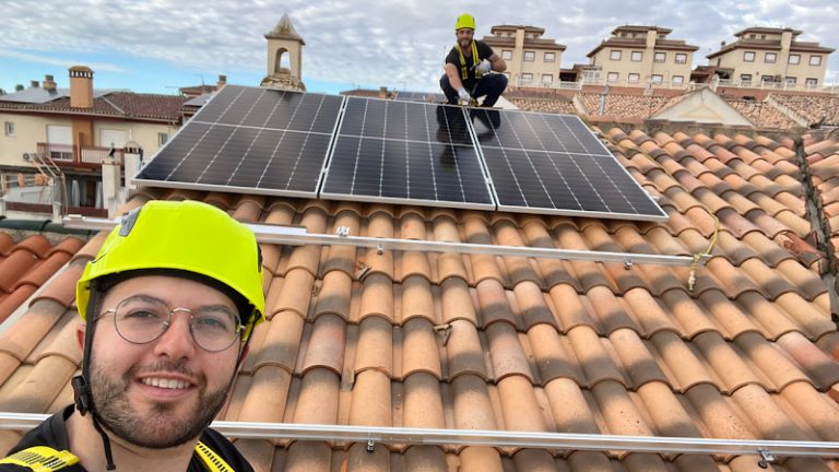 HR ENERGÍA Y FOTOVOLTAICA