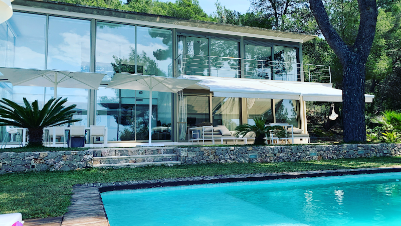 Salas ibiza limpiezas | Limpieza integral · Cristales · Fachadas· Placas Solares - instalador