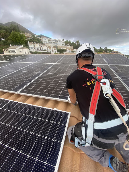 SOLAREZ ENERGY S.L - instalador